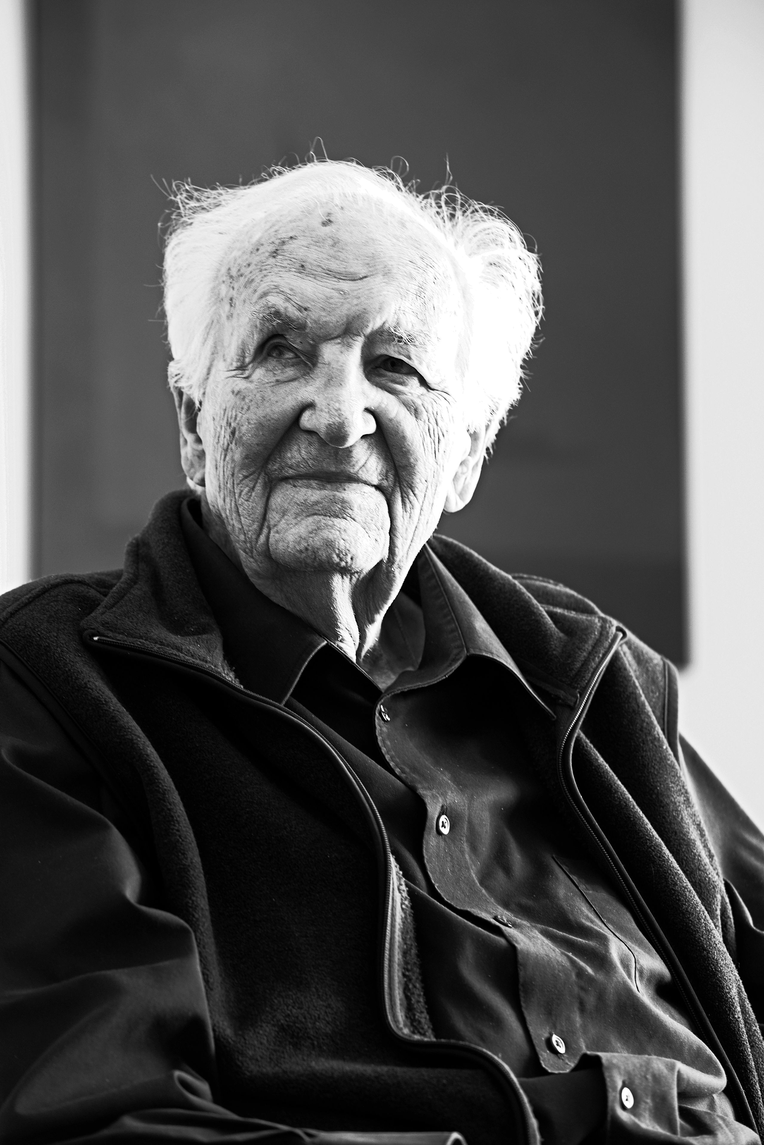 Bild_Titelseite überlappend auf Rückseite und Ausblick zweites von links