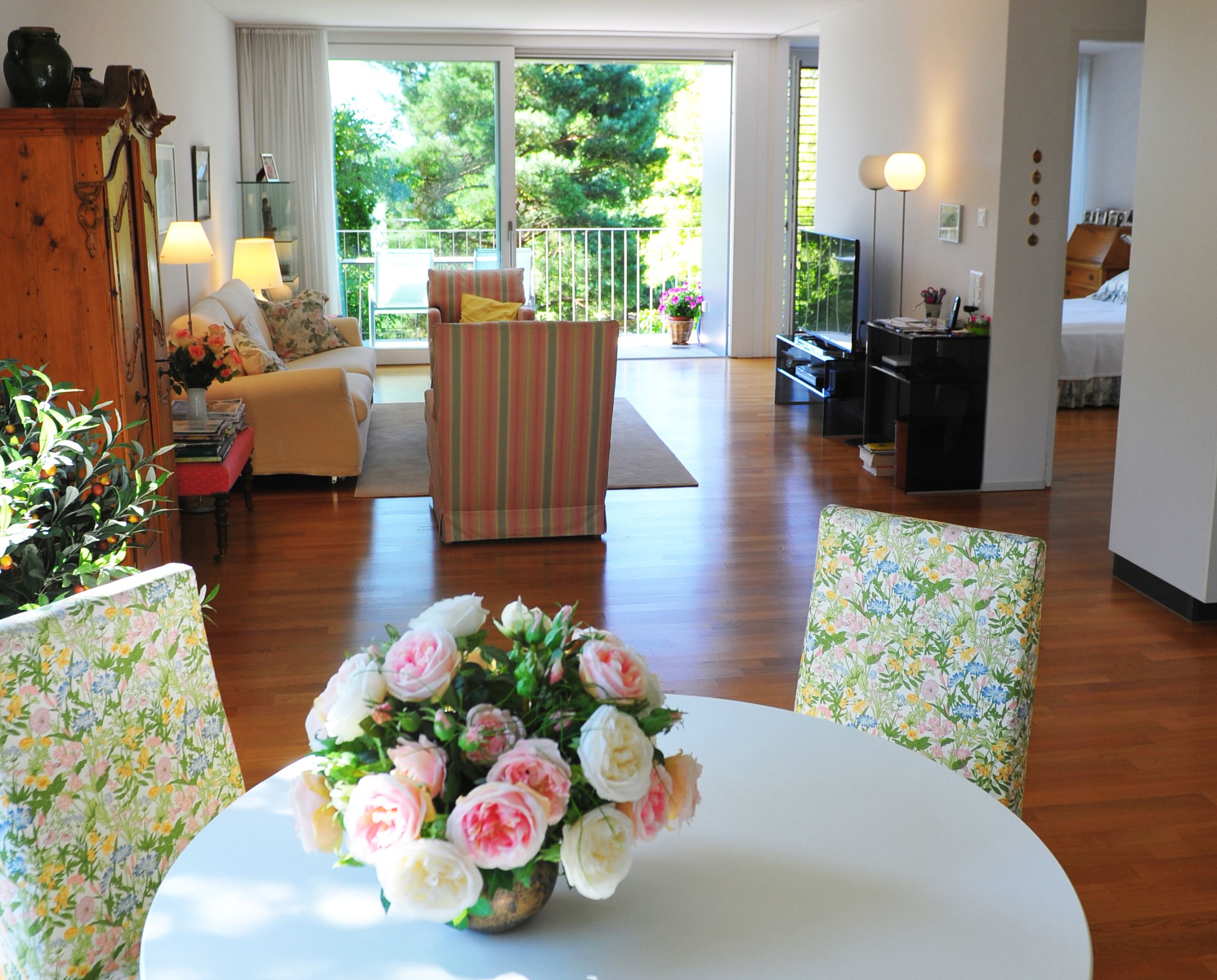 01 Wohnung Sicht Park Blumen 