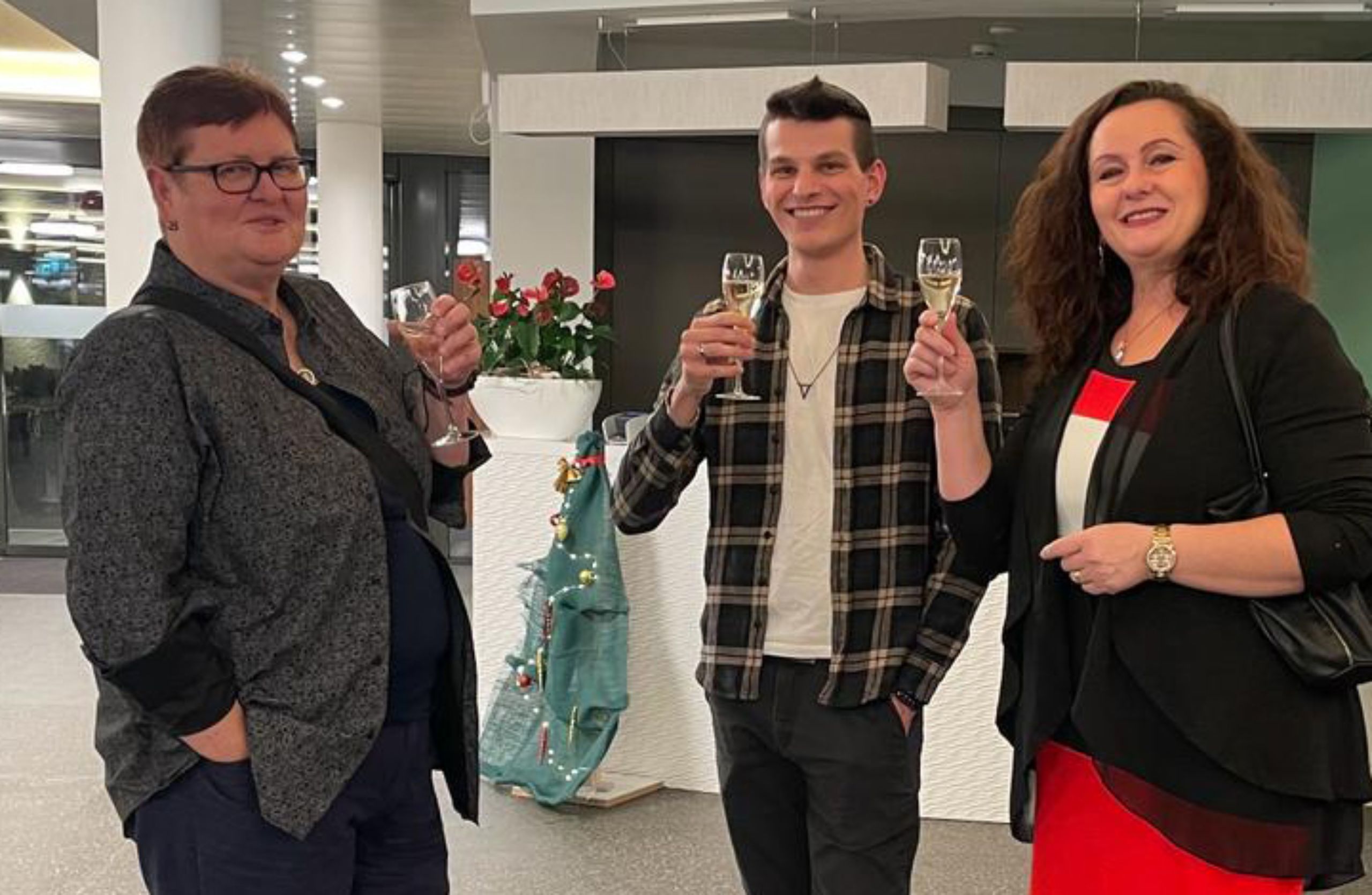 2af216bc-f08a-415a-8ec2-fbb84deb3fda