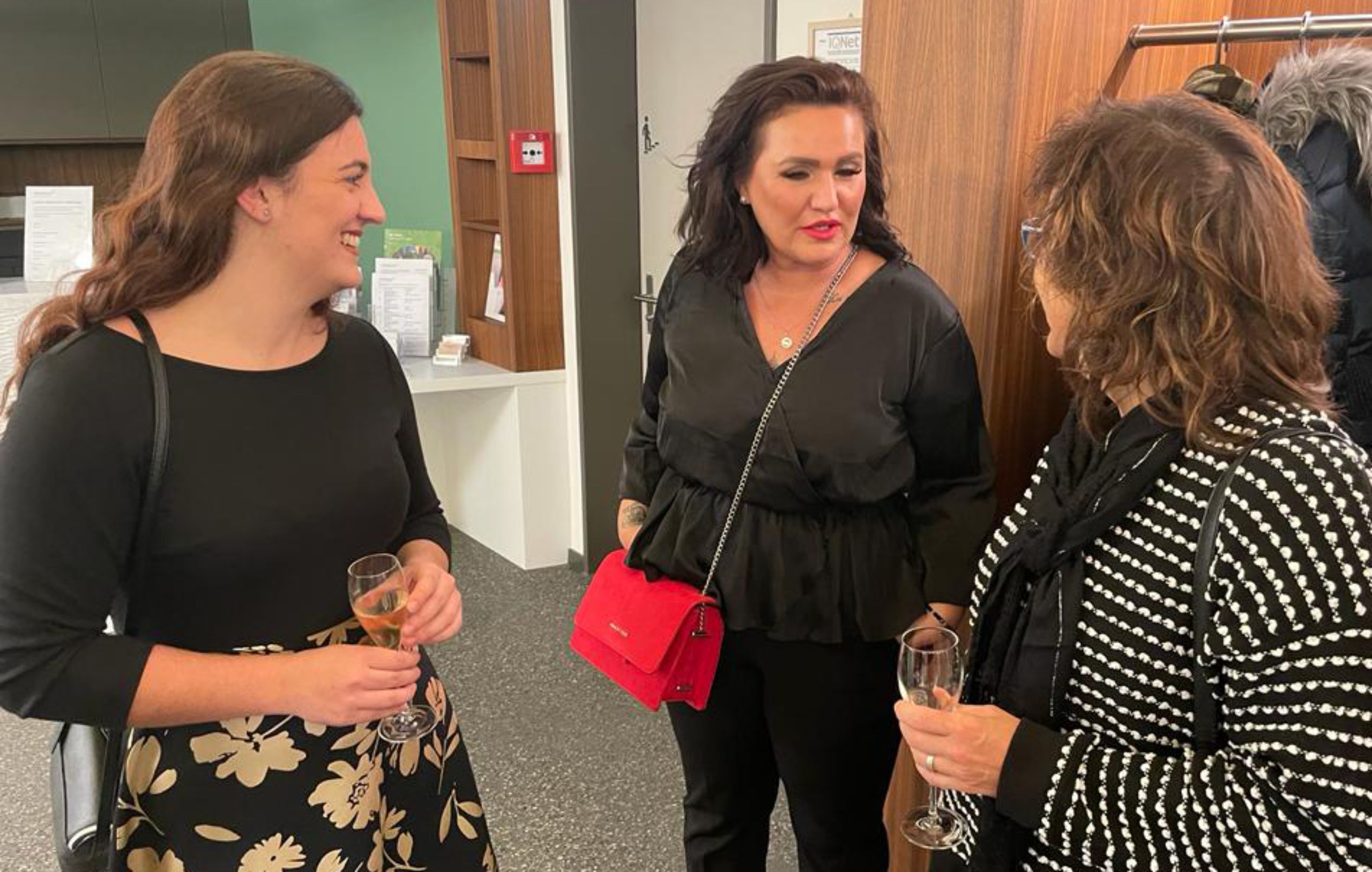 32146f0d-249d-4ce7-9e56-7b364309f1ce